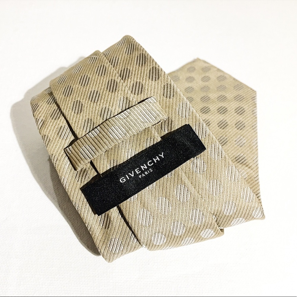 GIVENCHY Contrast Polka-Dot Tie
